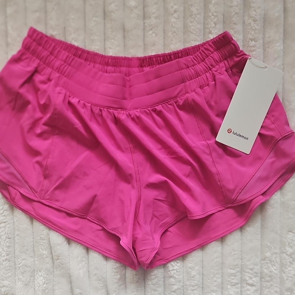 NWT Lululemon Hotty Hot LR Short 2.5inch